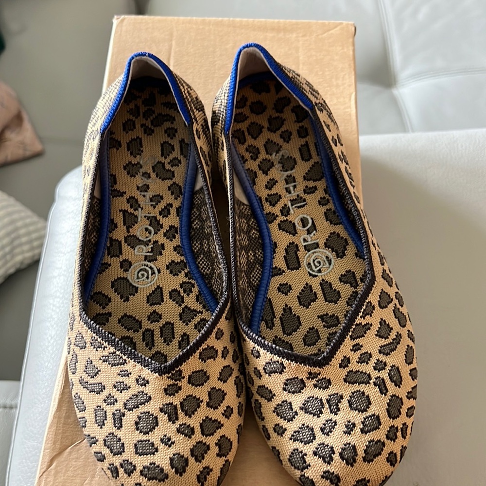 Rothys size 7. They fit more like a size 6.
